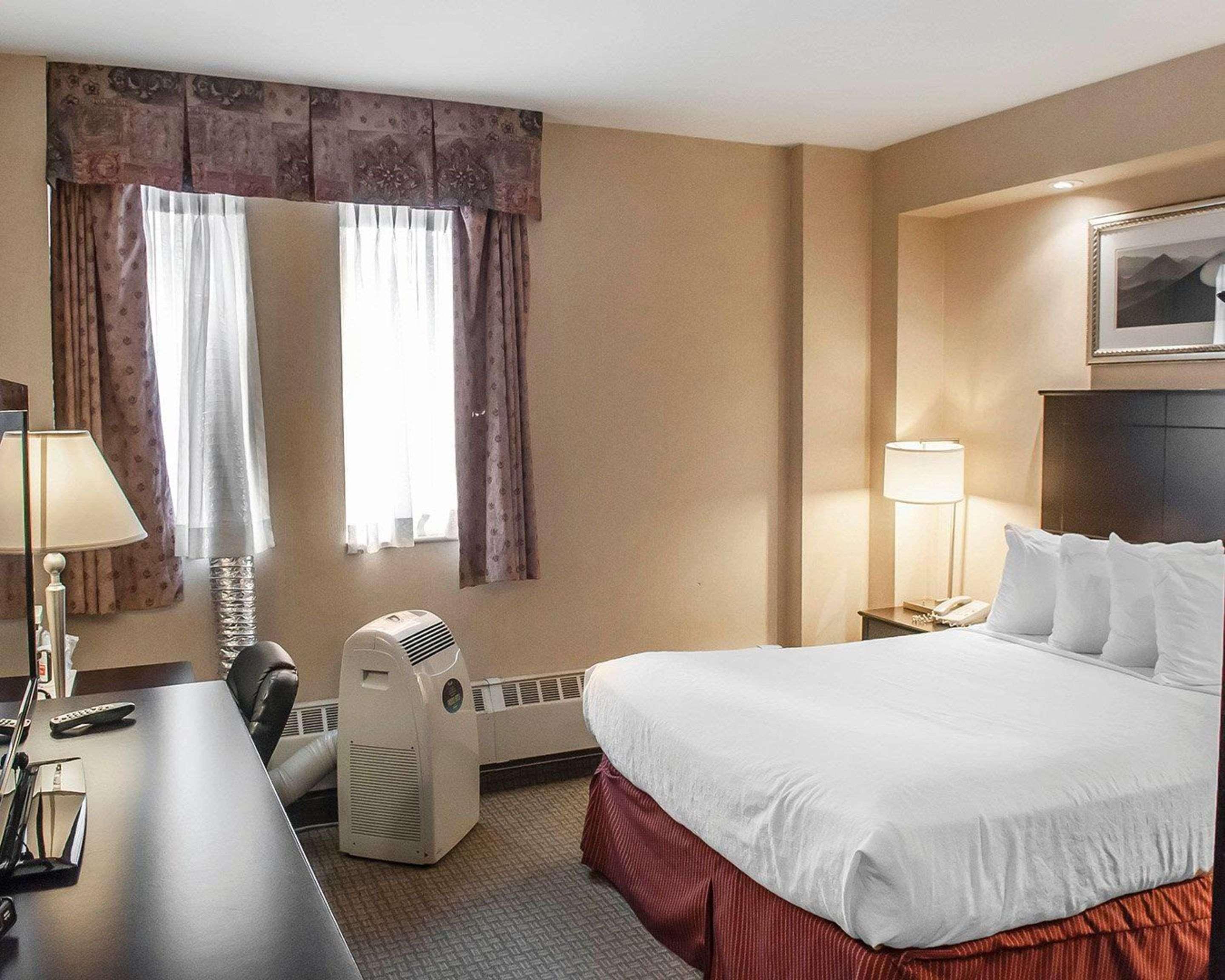 Econo Lodge Inn & Suites Downtown Toronto Exterior foto