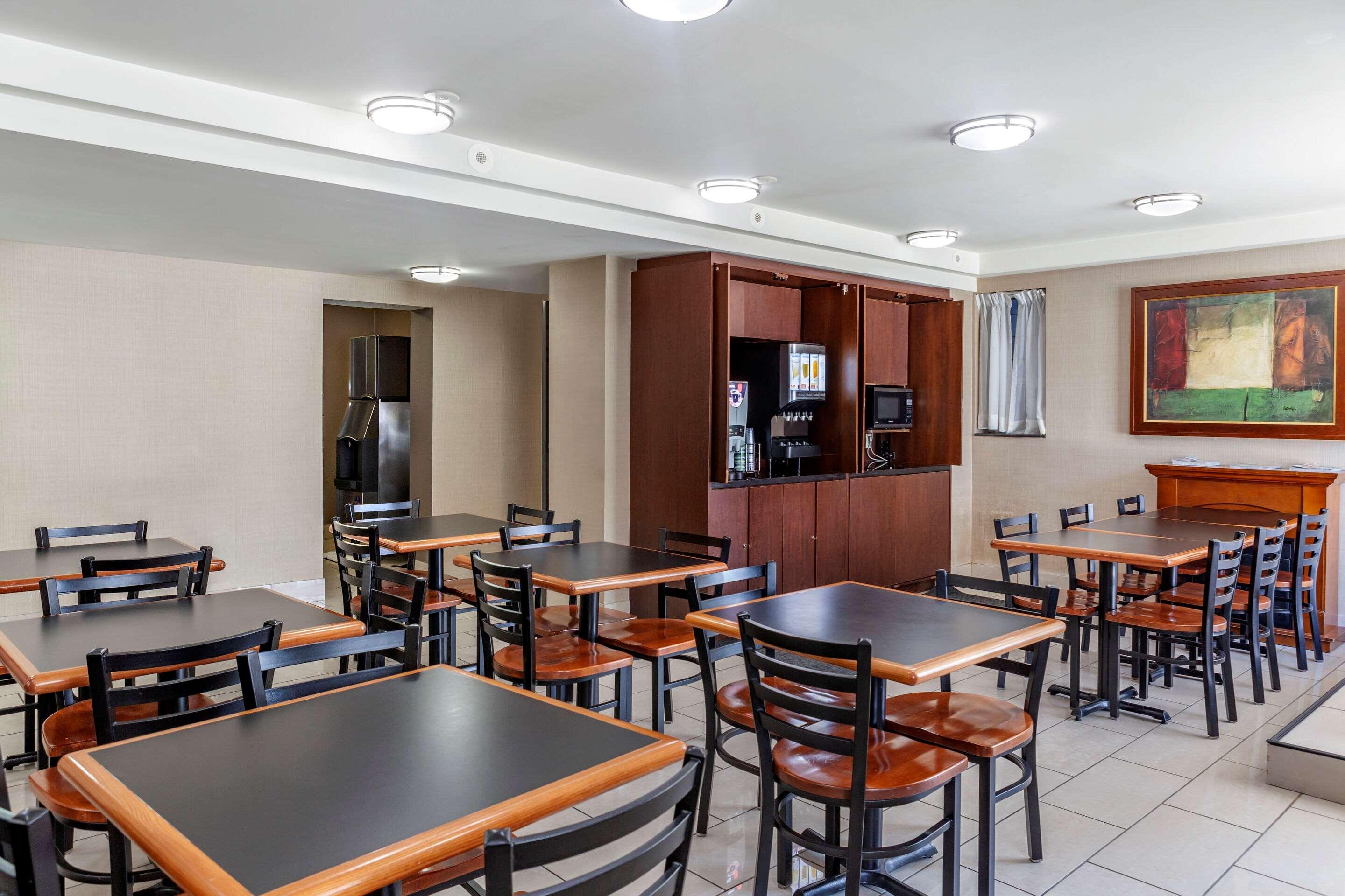 Econo Lodge Inn & Suites Downtown Toronto Exterior foto