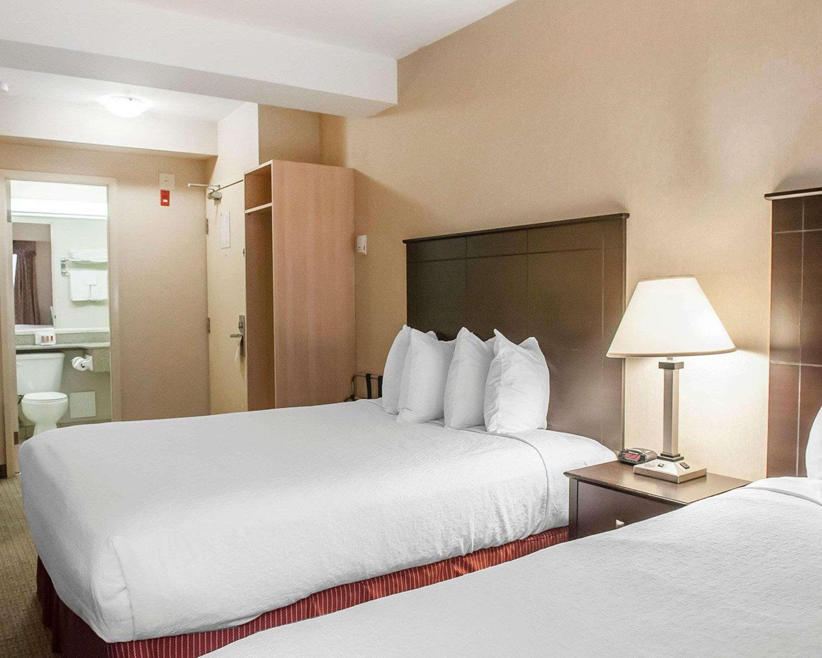 Econo Lodge Inn & Suites Downtown Toronto Exterior foto