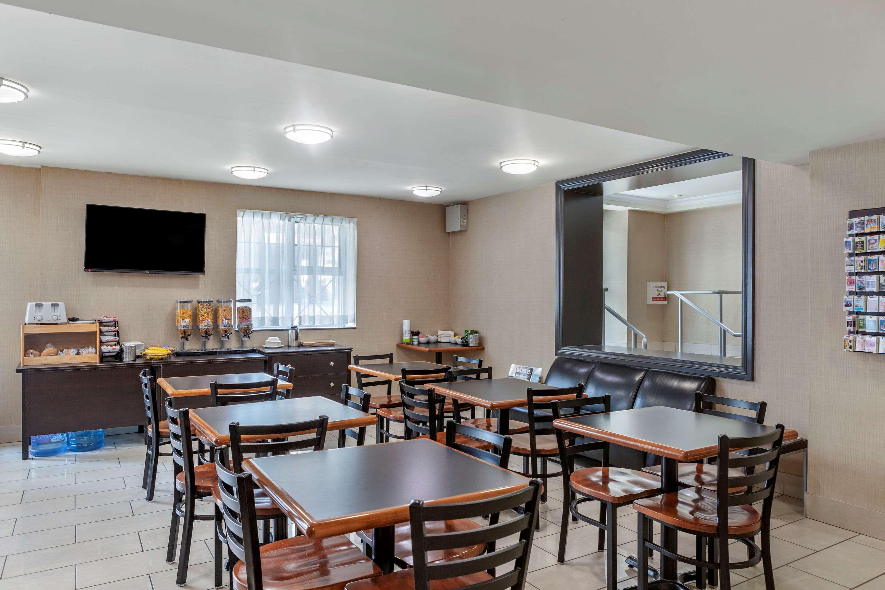 Econo Lodge Inn & Suites Downtown Toronto Exterior foto