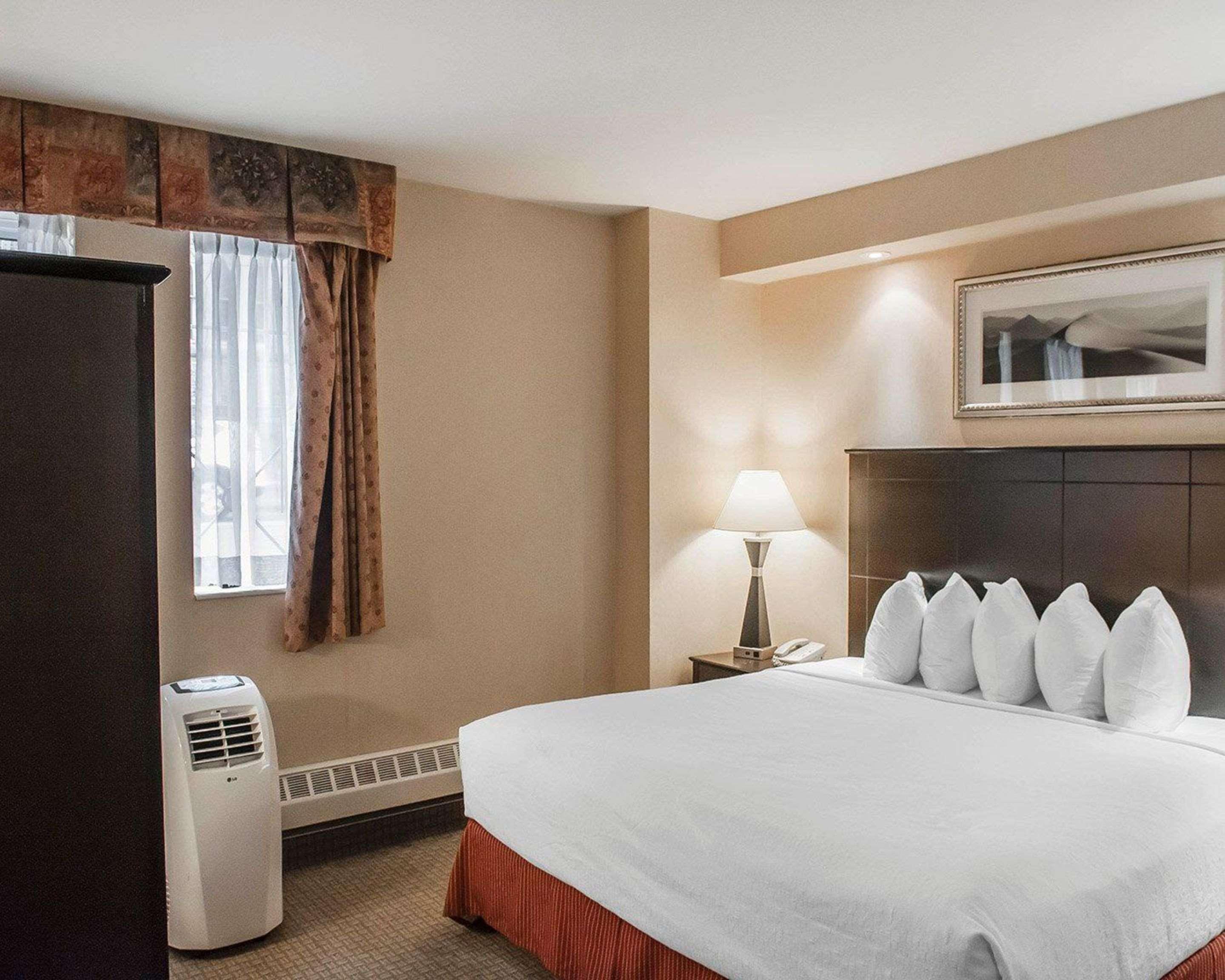 Econo Lodge Inn & Suites Downtown Toronto Exterior foto