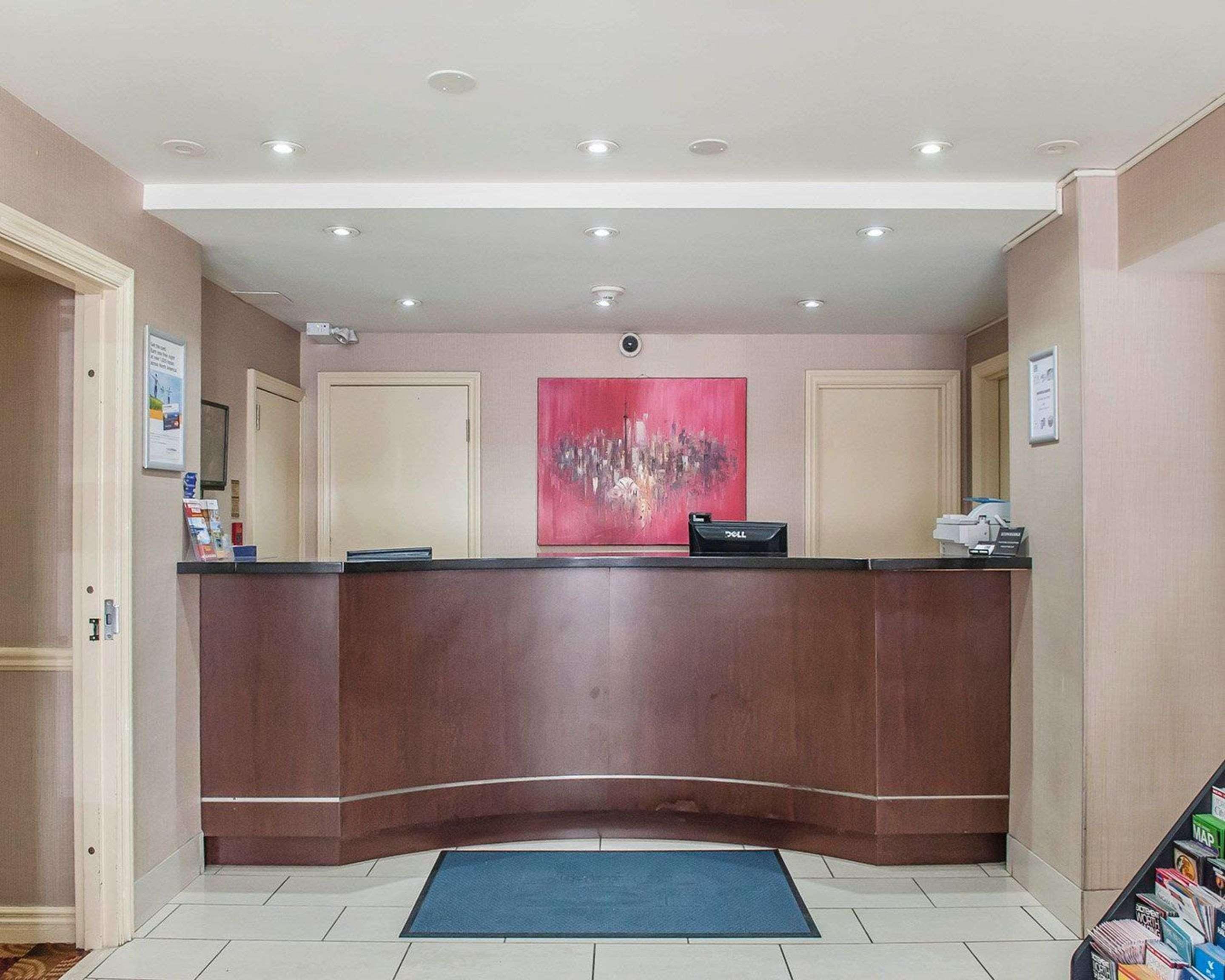 Econo Lodge Inn & Suites Downtown Toronto Exterior foto