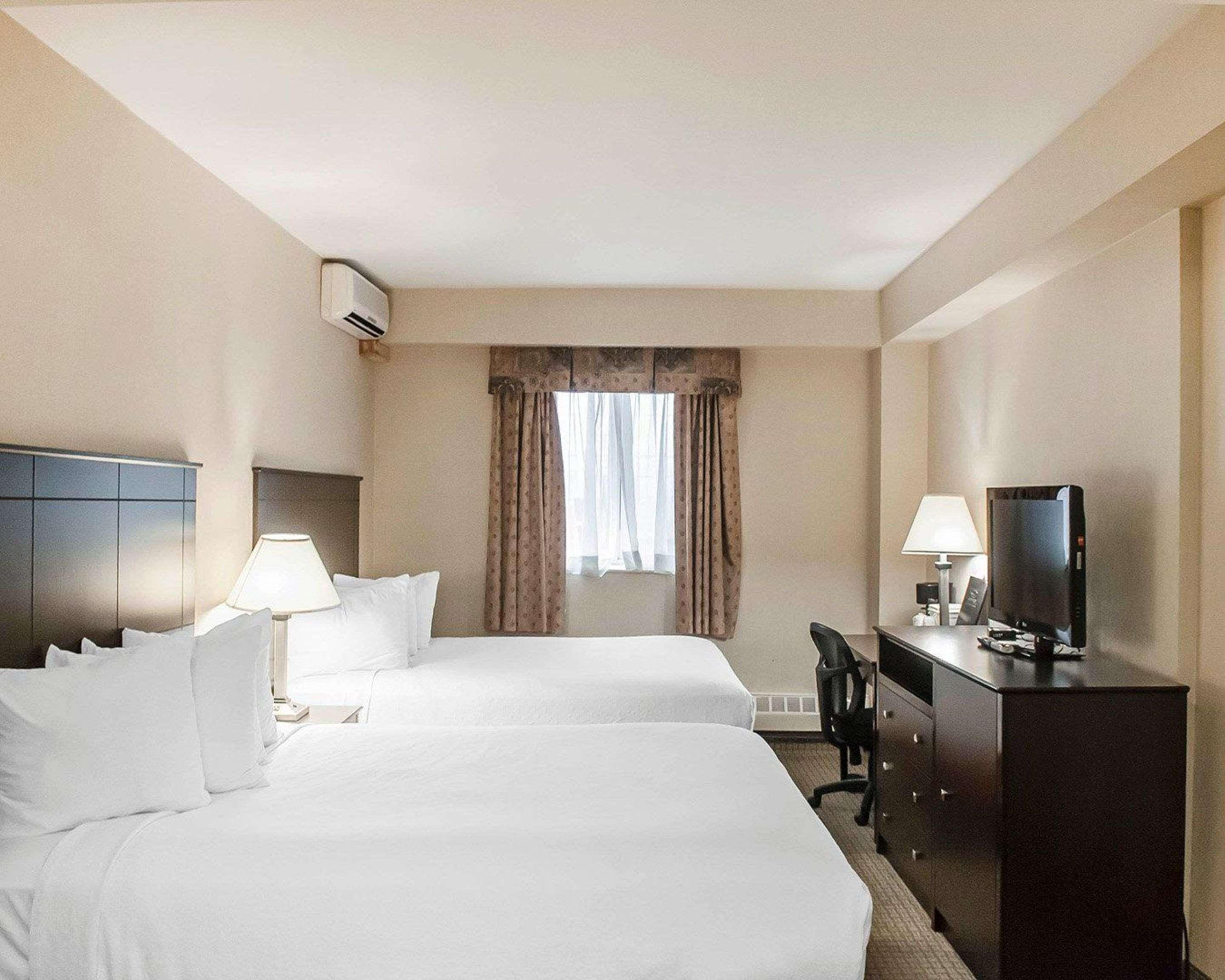 Econo Lodge Inn & Suites Downtown Toronto Exterior foto